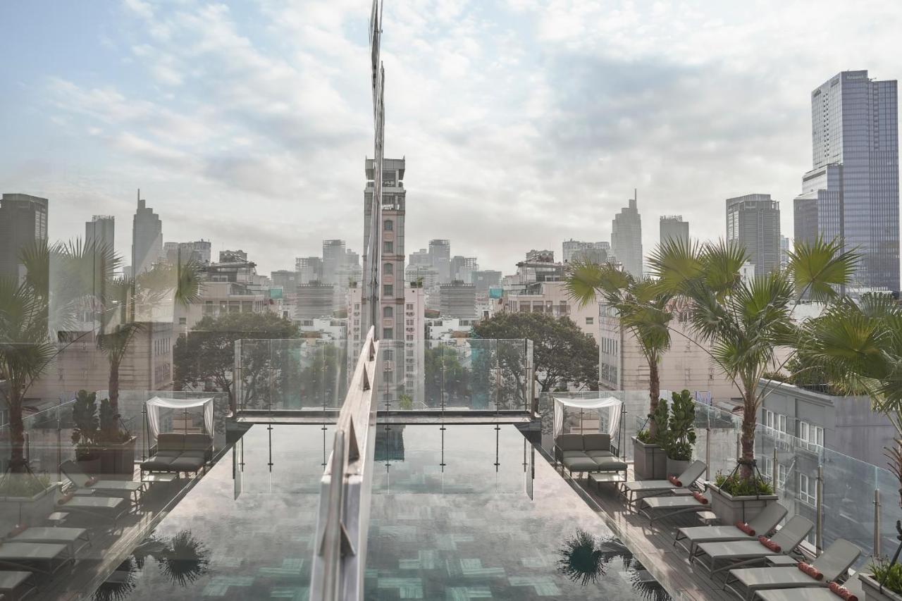 Hotel La Siesta Premium Saigon Ho-Chi-Minh-Stadt Exterior foto View from the rooftop pool
