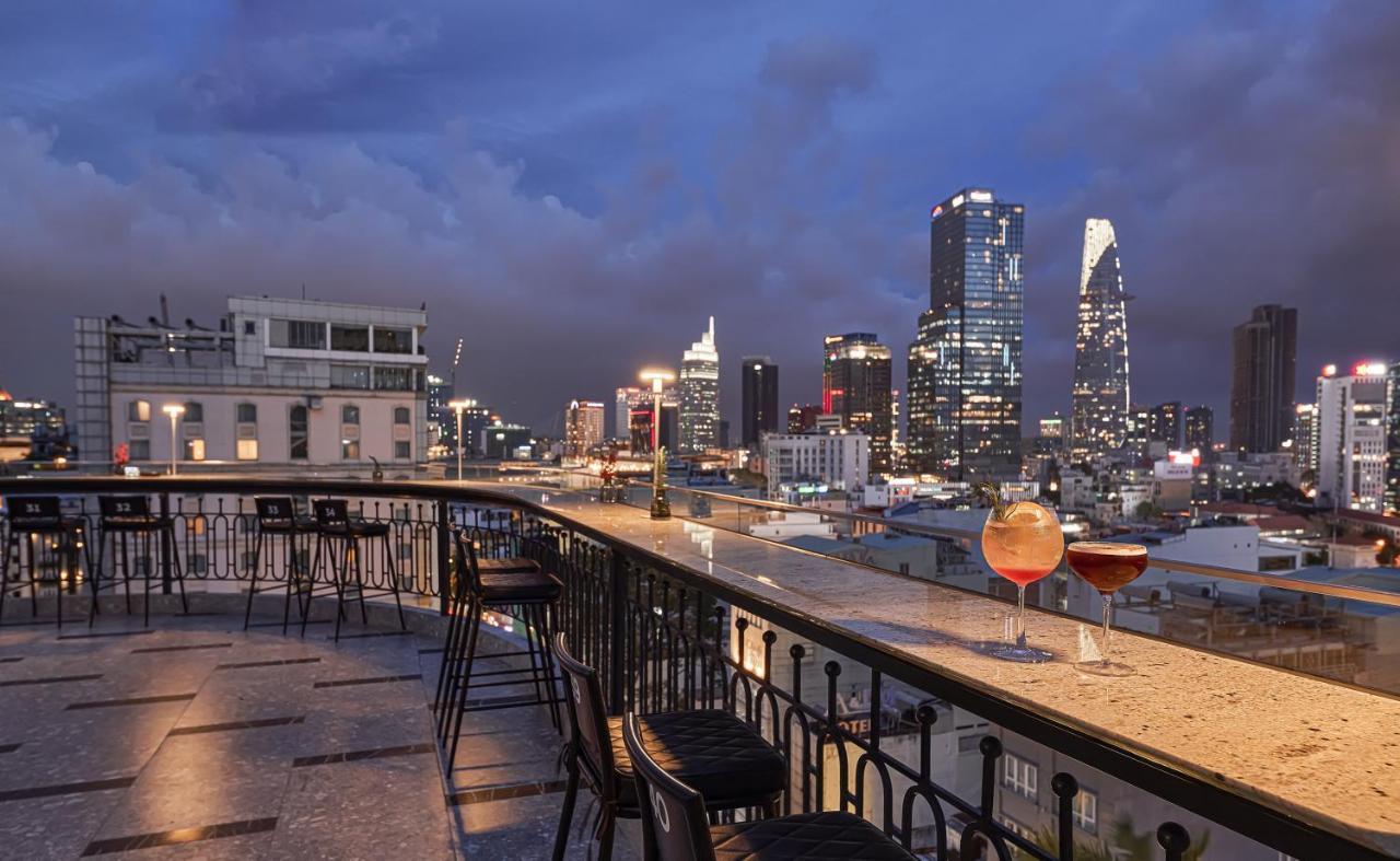 Hotel La Siesta Premium Saigon Ho-Chi-Minh-Stadt Exterior foto View from the rooftop bar