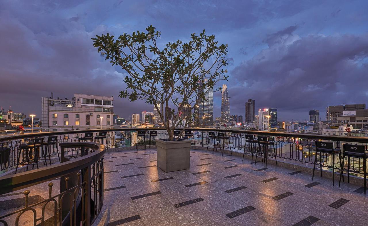 Hotel La Siesta Premium Saigon Ho-Chi-Minh-Stadt Exterior foto The 137 Pillars Hotel rooftop bar