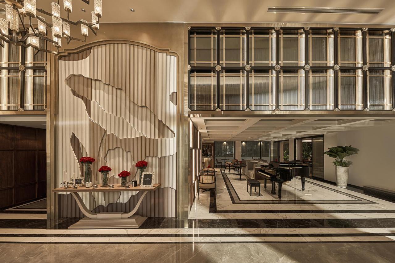 Hotel La Siesta Premium Saigon Ho-Chi-Minh-Stadt Exterior foto The lobby of the hotel
