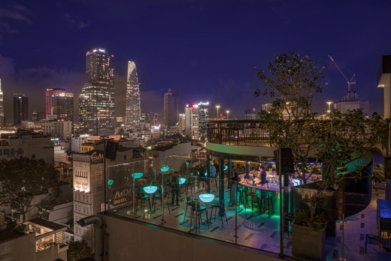 Hotel La Siesta Premium Saigon Ho-Chi-Minh-Stadt Exterior foto View from the rooftop bar