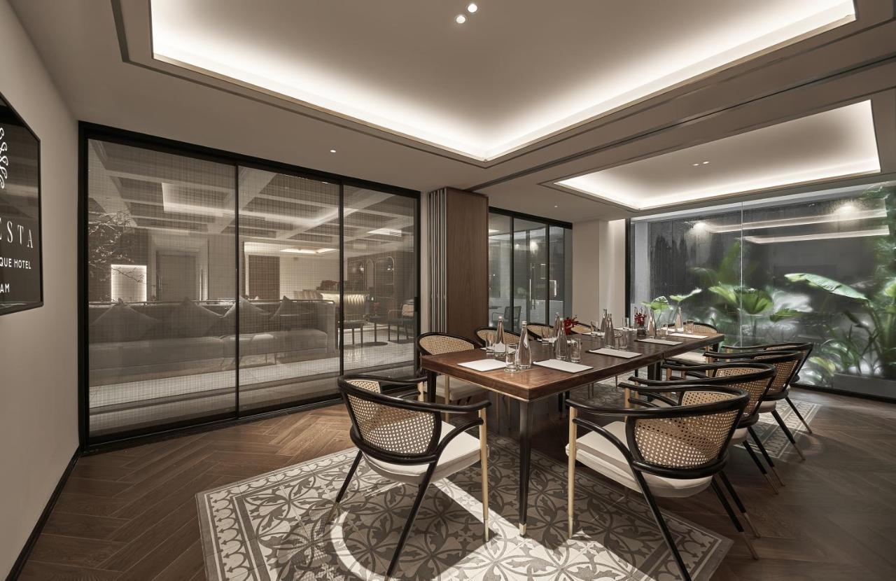 Hotel La Siesta Premium Saigon Ho-Chi-Minh-Stadt Exterior foto The interior of the restaurant