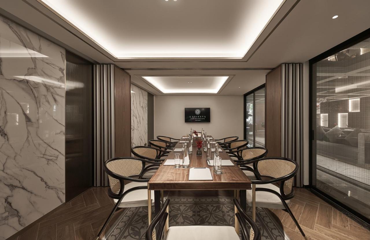 Hotel La Siesta Premium Saigon Ho-Chi-Minh-Stadt Exterior foto The meeting room